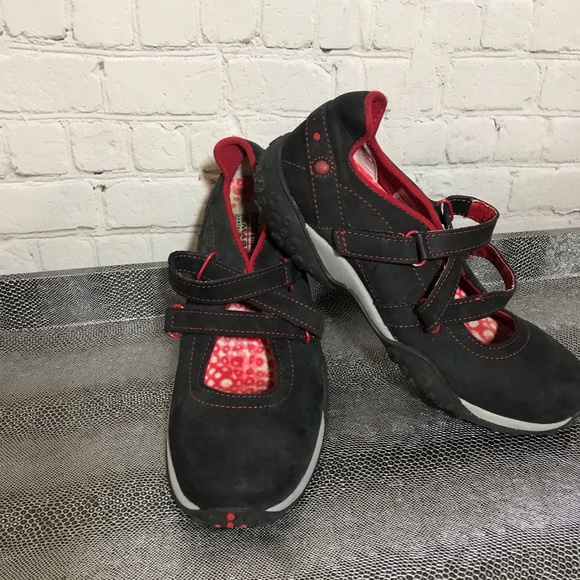 Timberland Shoes - Women’s red and black Timberland smart comfort system 8M